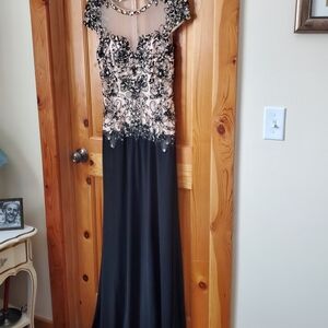 Chic Black and Cream Maxi Dress